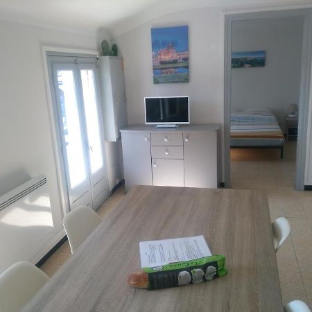 Appartement 62 M2 1Er Etage Avec Jardin Au Rdc Saint-Genis-des-Fontaines Экстерьер фото